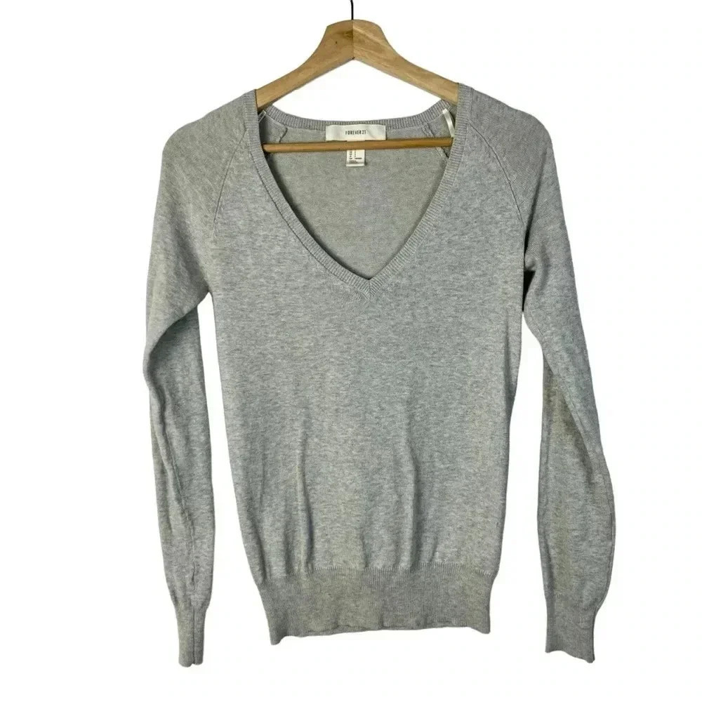 Forever 21 Light Gray V-Neck Pullover Fitted Sweater S